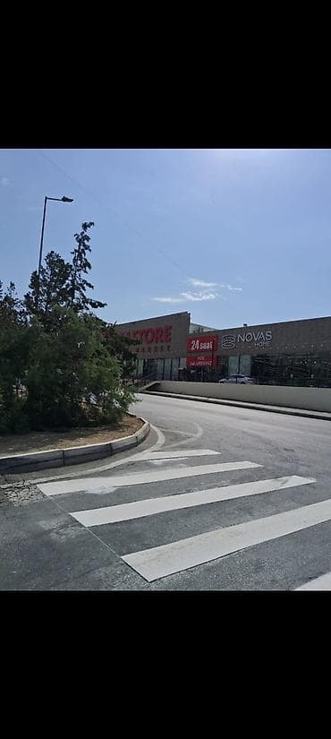 satışda ola mağazalar: İcarəyə obyekt – Xalqlar metrosu yaxınlığı - Təyinat: kiçik ticarət — 1