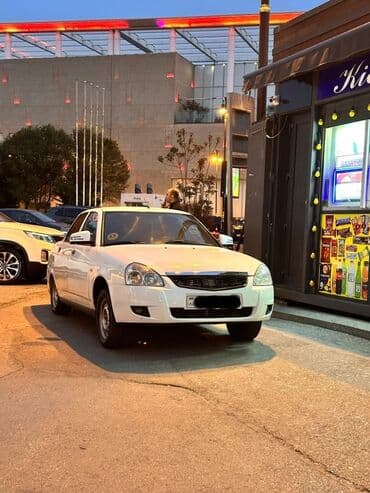 ваза напольная стеклянная высокая без узора: LADA Priora sedan – ağ rəng, 4 qapılı, arxa ötürücülü. Salam maşın — 7