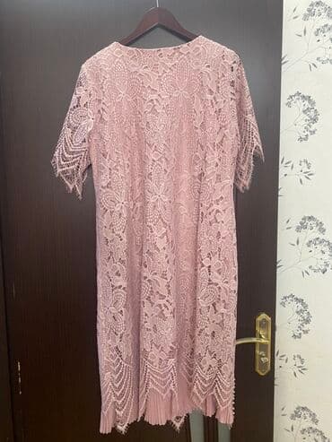 boyuk bədən ziyafət geyimləri: Pudra-çəhrayı rəngdə, qısaqol zərif krujeva paltar. - Üst hissə: sıx — 2