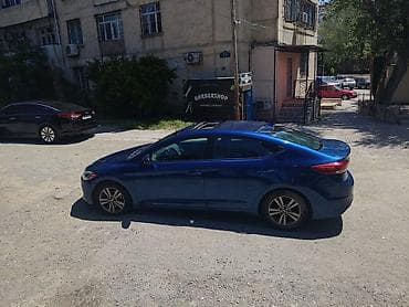 Hyundai Elantra: 2 l | 2017 il Sedan — 7