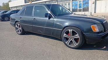 Mercedes-Benz E 220: 2.2 l | 1994 il Sedan