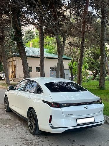 Avtomobil satışı: Changan Qiyuan A05 hibrid sedan Maşın əla vəziyyətdədir, 50.000 km — 2