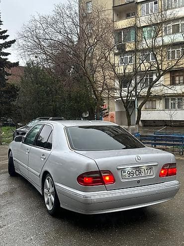 mersedes dinamosu: Mercedes-Benz E-Class: 3.2 l | 2000 il Sedan — 3