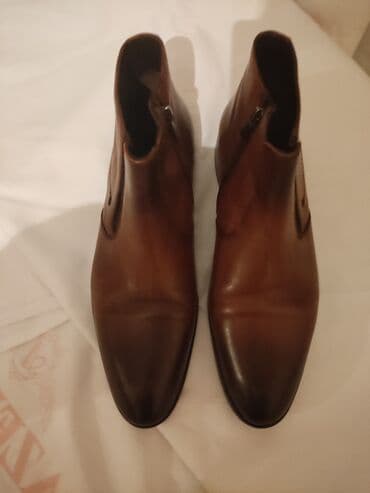 Kişi çəkməsi. Türk malıdır, təmiz dəridir, yenidir, ölçüsü 41. Qiyməti