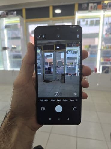 Xiaomi Redmi smartfon karobkasida var ideal - Ekran: Böyük tam ekran