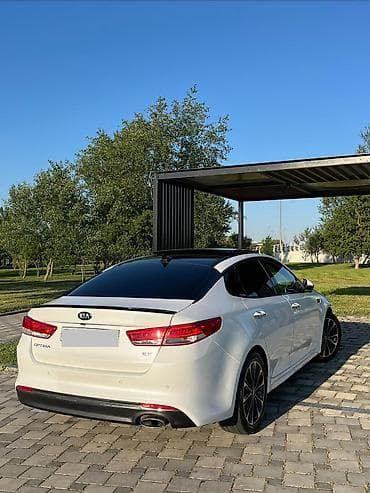 Kia Optima: 2.4 l | 2016 il — 4
