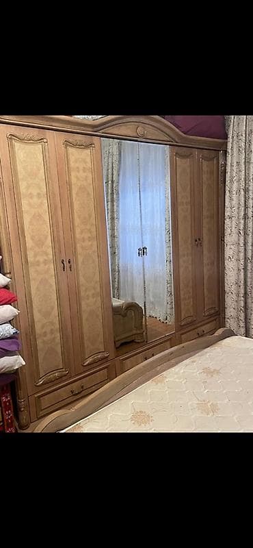 avropa qapi: İşlənmiş, 6 qapı, Güzgülü, Bej, Açılan, Düz dolab — 1