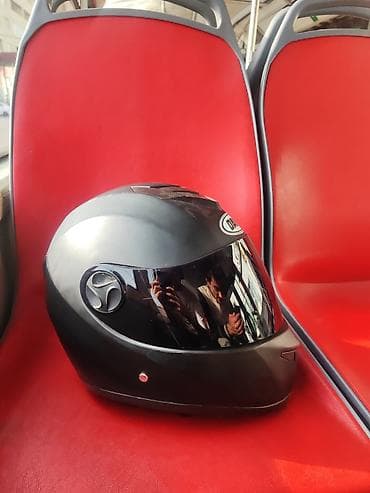 w202 on şuşə: Tam örtülü motosiklet dəbilqəsi – qara rəng, tünt vizorlu — 1