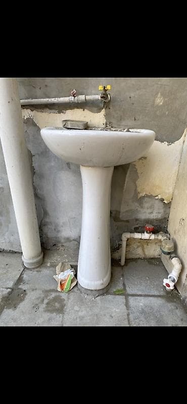 Ayaqüstü pedestallı əl-üz yuyan lavabosu - Klassik pedestallı model