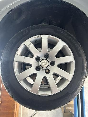 avtomobil kompressorları: Volkswagen orijinal 15" yüngül lehimli disklər və şinlər komplekti — 2
