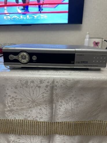 openbox: Openbox peyk qəbuledicisi, gümüşü korpuslu və qara ön panelli — 3