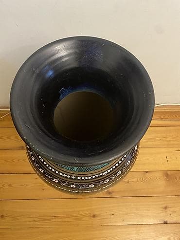 Vazalar: Bir vaza, Keramika — 2