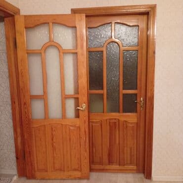 Giriş qapıları: Taxta interyer qapıları – şüşəli klassik model

25m .tecılı satilir — 1