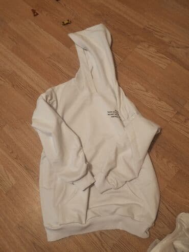 механические часы в баку: Ağ rəngli 3 hissəli idman dəsti Məhsul tərkibi: - Kapüşonlu svitşot — 2