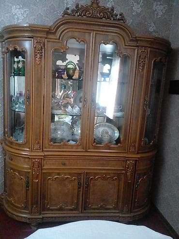 divan satilir tecili: Ikisi birlikde 120 manat tecili evden cixmalidir. yaxsi veziyyetdedir — 2