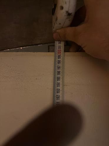 Крепежные изделия: Qapi yaxsi veziyyetdedir. Hec bir eyriliyi yoxdur. Bina evinde — 4