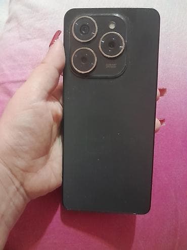 Smartfon – qara rəng, böyük ekranlı tam ekran dizayn. TECNO SPARK 20 — 2