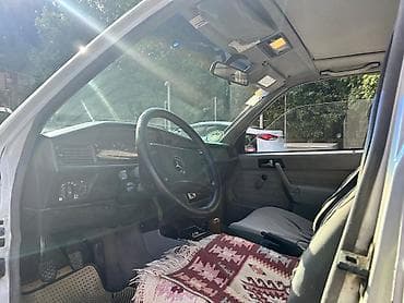 bmw 520 1984: Mercedes-Benz 190 (W201): 2 l | 1991 il Sedan — 6