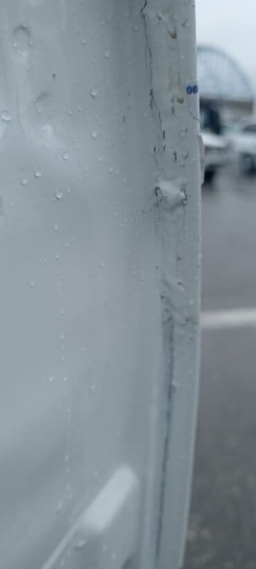 21099 lada: VAZ 2107 sedan, ağ rəng. Klassik kuzov dizaynı, xrom ön barmaqlıq və — 10