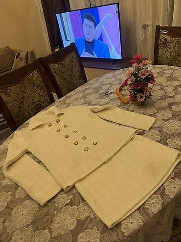 ag etek: Qadınlar üçün iki hissəli trikotaj dəst - Rəng: krem/ekru - Komplekt — 1