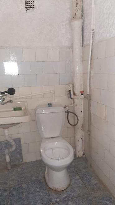 qresde satilan evler: Bileceride ploşada yaxin 300 nömreli mektebe yaxin 4/2 mertebesinde 2 — 2