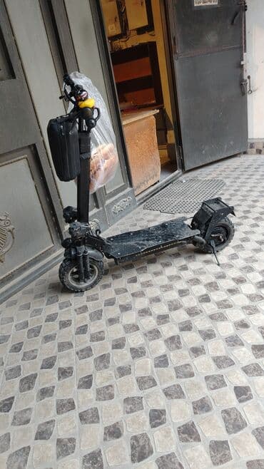 Гироскутеры: Elektrik skuter – güclü off-road modellərdən.ki Xüsusiyyətlər: - İri — 2