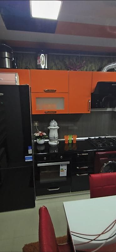 ikinci el matras: Mətbəx mebeli dəsti - Dizayn: Parlaq qara alt modullar və narıncı üst — 4