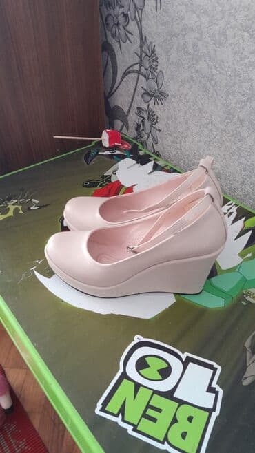 женские классические туфли на танкетке: Туфли, Размер: 40, цвет - Бежевый, Новый — 1