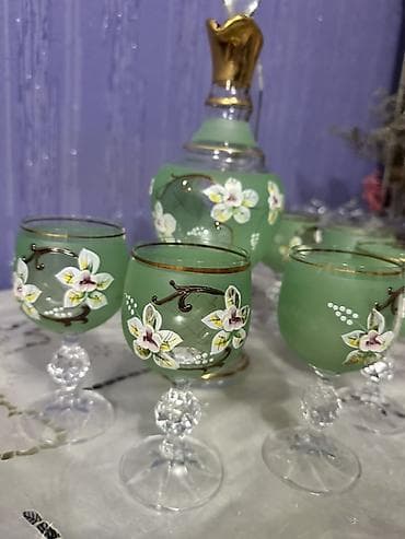 Mətbəx aksesuarları: Yaşıl şüşə likyor dəsti - Tərkib: 1 qapaqlı qrafin + 6 ədəd balaca — 2