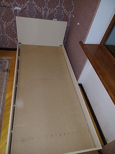 tek matras: Ağ rəngdə tək nəfərlik çarpayı karkası - Ölçü: təxminən 90x200 sm — 1