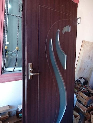 sehf qapi: İç qapı – MDF laminat, tünd qoz rəngində. - Ölçü: təxmini 200x80 sm — 2