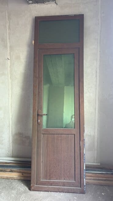 plastic qapi: Plastik qapı – üstlü vitrajlı model - Material: PVC profil (rəng – — 1
