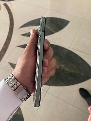 iphone x ekran: Smartfon – damcı formalı ön kamera çıxıntısı olan tam ekranlı model — 4