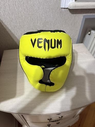 Venum boks/MMA baş qoruyucusu - Rəng: neon sarı-qara - Marka: Venum