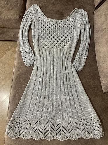 Boz rəngli trikotaj paltar - Model: Dizə qədər, dar bədən xəttini