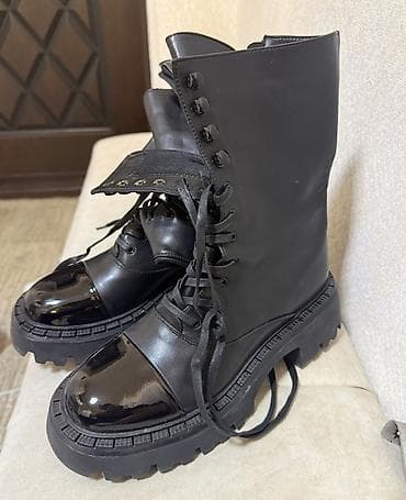 Qara rəngli ağır platformalı bağlama çəkmələr - Material: hamar və