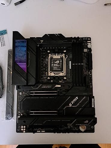 flaş: Ana Platası Asus ROG Strix X670E-E Gaming WiFi — 2