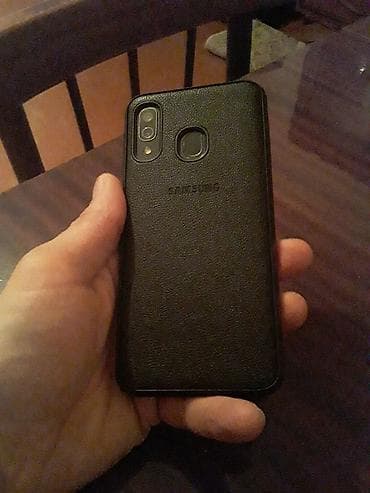 samsung galaxy a40 ekran: Samsung Galaxy A40, 64 GB — 10