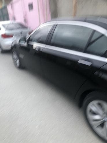 masin zapcast: BMW 740Li – uzun baza, lüks sedan. Xüsusiyyətlər: - Korpus: qara — 6