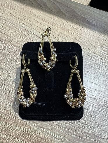 Dəstə daxildir: Sırğa lalafo.az -da Dəstə daxildir: Sırğa