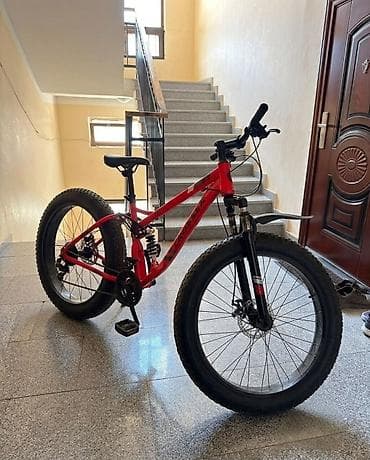 Velosiped yaxşı vəziyyətdədir təkərləri yaxşı yol və ya yolsuzluq üçün