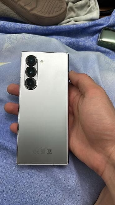 pendir qizardan: Samsung Galaxy Z Fold 5, rəng - Gümüşü — 2