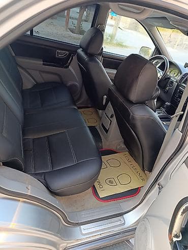 Kia: Kia Sorento, gümüşü rəng, 5 qapılı SUV. Xüsusiyyətlər:unvan bine — 7