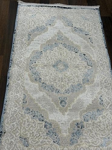 Süfrələr: Xalça – klassik naxışlı, açıq bej və mavi tonlarda - Ölçü: təxmini — 8