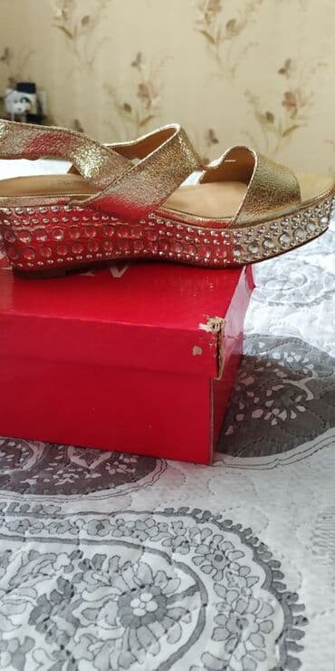 Ölçü: 36.5, rəng - Qızılı, İşlənmiş