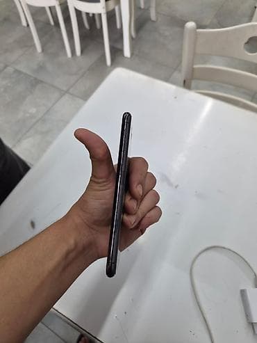 11: IPhone 11 Pro, Space Gray, Face ID — 4