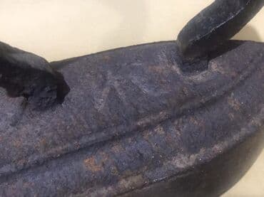 qədimi qəpiklər: Sovet dövründən qalan, Tutacaqlı, köhnə üslublu çuqun paltar ütüsü — 3