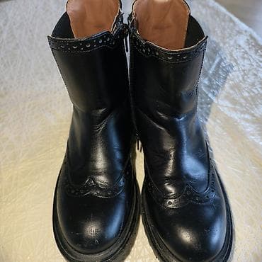 Çəkmələr: Zara uşaq çəkmələri – qara dəridən, broq (perfora) dekorlu dizayn. - — 1