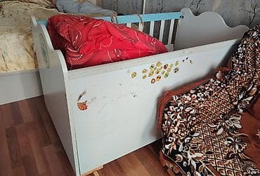 Oğlan və qız üçün, Dördbucaq, Beşik, Dəstsiz, Matras ilə, Yellənmə mexanizm ilə