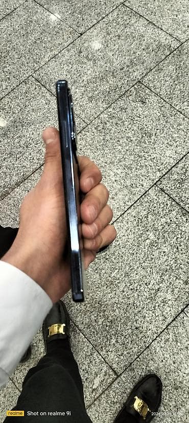 canon eos 7d: Smartfon – şüşəparıltılı tünd mavi/göy arxa panel, böyük kvadrat — 2